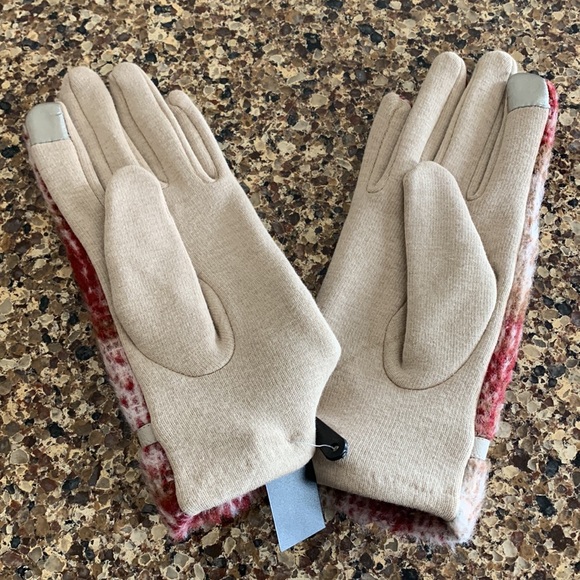 By Chance Gloves - Picture 4 of 6